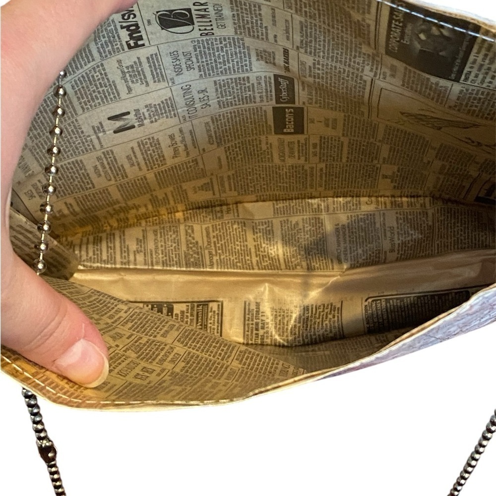 World Map Handbag With Adjustable Silver Chain - Picture 4 of 5